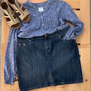 Cute mini jean skirt Like new! Barely worn | 12